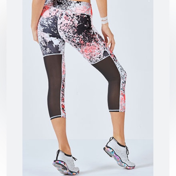 🎈Sale🎈 Fabletics Gisela Cropped Leggings With Mesh Detail On Back - Picture 2 of 8
